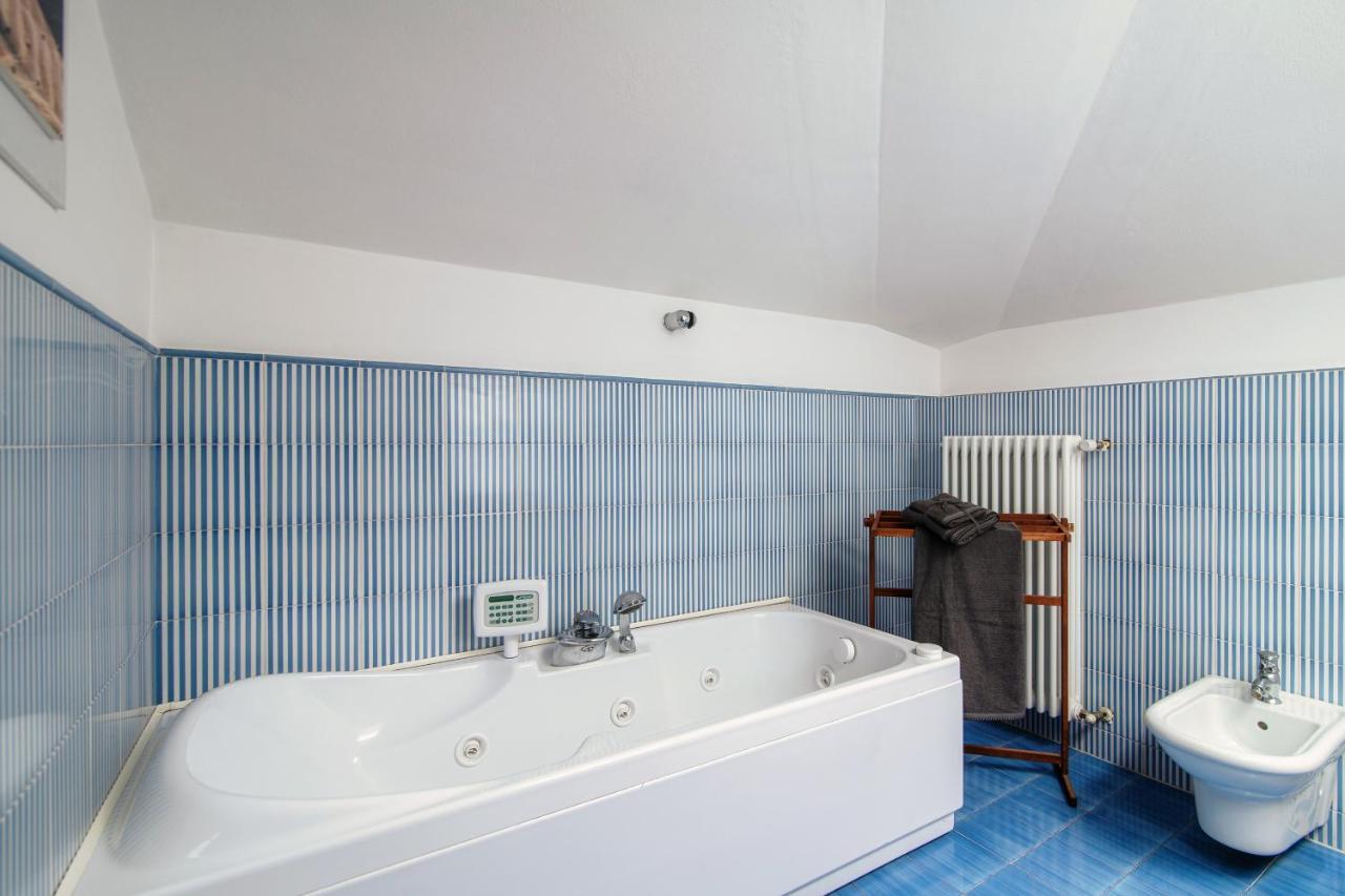 I D'A Charming Penthouse - Lake View- Como- House-130 Mt-2 Double Bedrooms And 2 Double Bathrooms A Spacious Living Room-Full Equipped Kitchen-Private Garden And Terrace-Private Covered Parking Extérieur photo